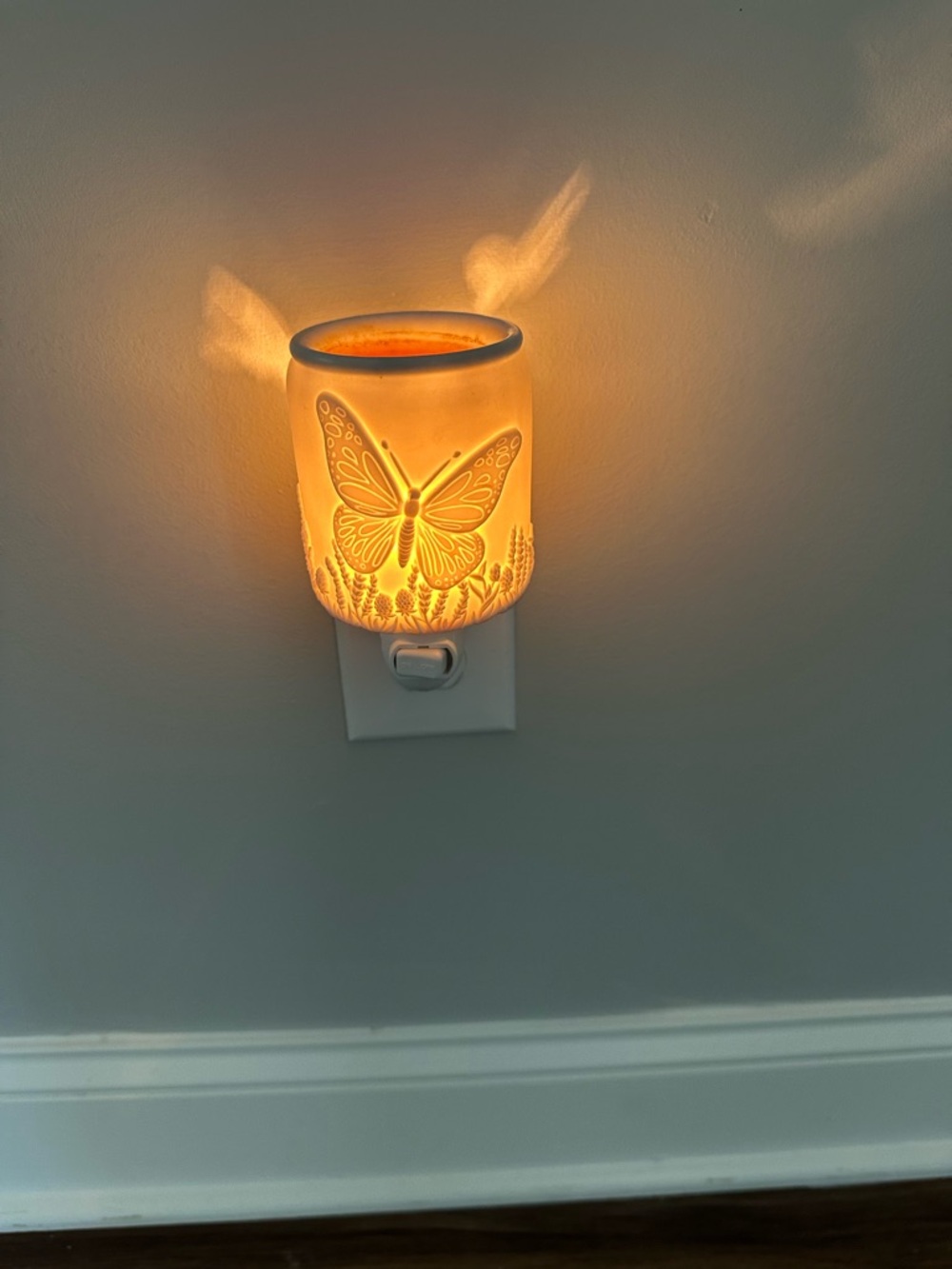 Scentsy butterfly wall plugin